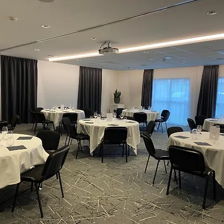 Hotel Dijon Sud - By Ihg Longvic
